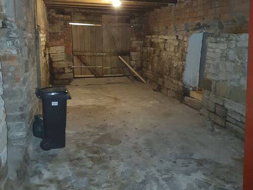 hier findet ihr Fahrzeugpark Unterschlupf - 