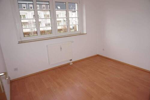 Schlafzimmer - Frei ab 1.4.26 ! Bad mit Dusche + Balkon am Wohnzi. + Stellplatz!