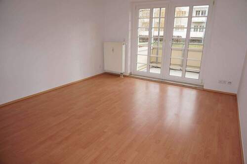 Wohnzimmer - 2 Zimmer Etagenwohnung zur Miete in Chemnitz