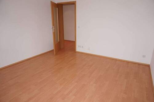 Wohnzimmer - 2 Zimmer Etagenwohnung in Chemnitz