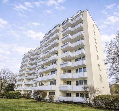 Rückseite Gesamt 1 - 4 Zimmer Etagenwohnung zum Kaufen in München / Perlach