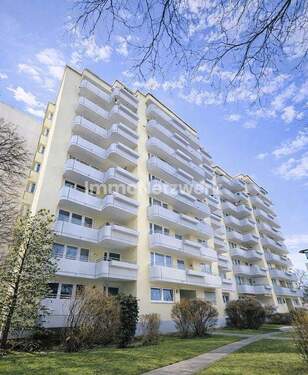 Rückseite 2 - 4 Zimmer Etagenwohnung in München / Perlach