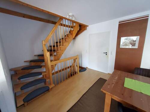 Holztreppe nach oben - 