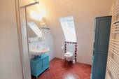 Tageslichtbad mit Dusche im OG - 