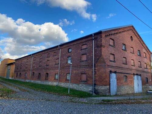 Bild 2 - 9 Zimmer Mehrfamilienhaus, Wohnhaus zum Kaufen in Nienburg Saale OT Gramsdorf