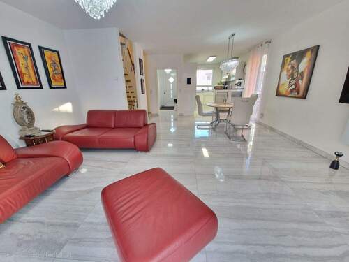 Modernes Wohnzimmer Hanau - Doppelhaushälfte mit 144,00 m&sup2; in Hanau zum Kaufen