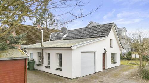 Vorderansicht - 8 Zimmer Einfamilienhaus in Wankendorf