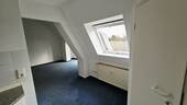 Blick ins Wohnzimmer - Etagenwohnung mit 57,00 m&sup2; in Berlin zum Kaufen