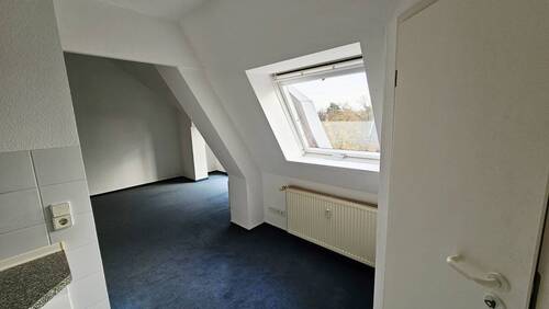 Blick ins Wohnzimmer - Etagenwohnung mit 57,00 m&sup2; in Berlin zum Kaufen