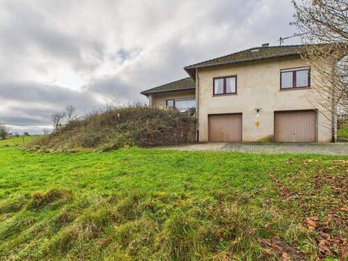 Hausrückseite - 9 Zimmer Einfamilienhaus zum Kaufen in Wawern