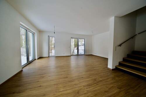 Wohnbereich - 6 Zimmer Doppelhaushälfte zum Kaufen in Landshut