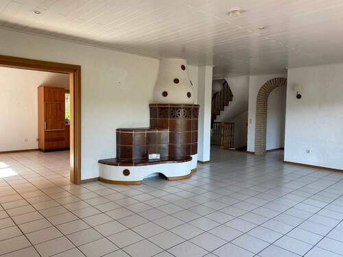 Wohnzimmer mit offenem Kamin - 