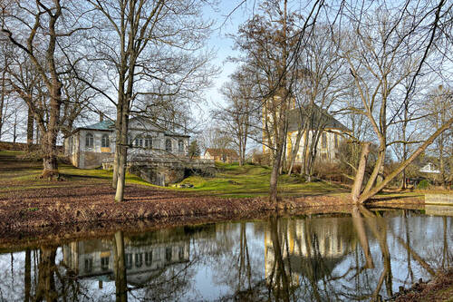 Schlosspark mit Kirche - 