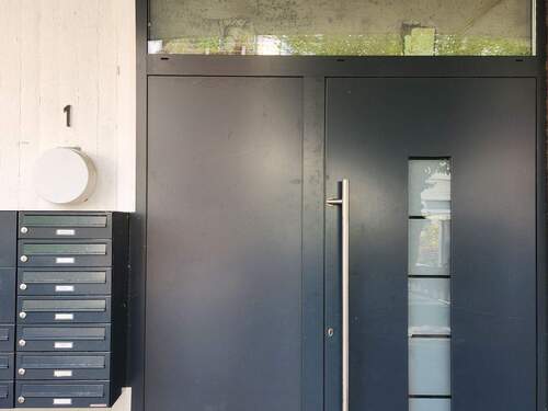 02 Hauseingangstür.jpg - 2 Zimmer Etagenwohnung zum Kaufen in Konstanz