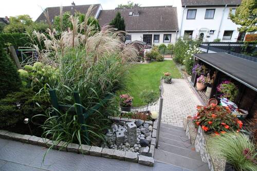 Blick von der Terrasse.JPG - 6 Zimmer Mehrfamilienhaus, Wohnhaus zum Kaufen in Hannover