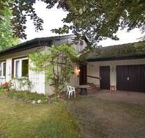 Naturnahes Wohnen, EFH, Bungalow + Garten + Waldgrundstück in Mölln Waldstadt - OTTO STÖBEN GmbH - Mölln / Auf der Heide