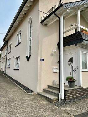 IMG_0337 Medium.jpeg - Großzügiges Einfamilienhaus mit fünf Schlafzimmern, lichtdurchflutetem Wohnambiente und gepflegtem Garten – ideal für Familien