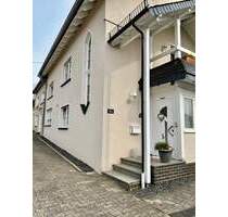 Großzügiges Einfamilienhaus mit fünf Schlafzimmern, lichtdurchflutetem Wohnambiente und gepflegtem Garten – ideal für Familien - Arzfeld