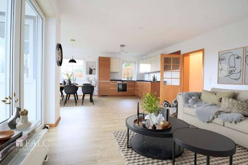 Wohnzimmer - Mehrfamilienhaus, Wohnhaus mit 247,00 m&sup2; in Weilrod zum Kaufen