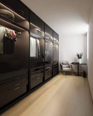 Separates Ankleidezimmer mit rund 10 m², bequem vom Schlafzimmer aus erreichbar - 