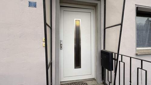 Hauseingang - 5 Zimmer Reihenmittelhaus in Naumburg