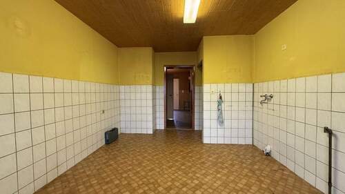 Küche mit Zugang zum Wintergarten - Reihenmittelhaus mit 117,20 m&sup2; in Naumburg zum Kaufen