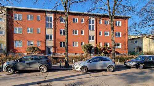 Hausansicht - ***Moderne Wohnung mit Einbauküche, Balkon und Tageslichtbad in Berlin-Steglitz***