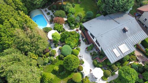 Haus und Pool - 