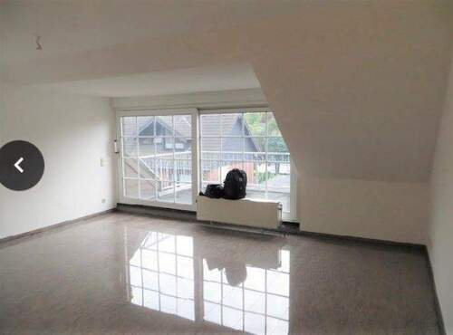 Wohnzimmer - Frechen, zentrale helle ruhige 2 Zimmer, 64 m², Tageslichtbad, Balkon, Garage