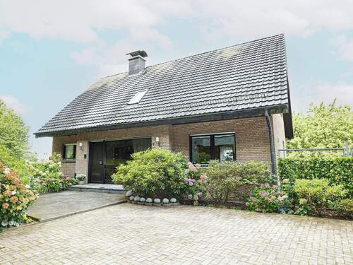 Ansicht Straße - 5 Zimmer Einfamilienhaus zum Kaufen in Hilter am Teutoburger Wald