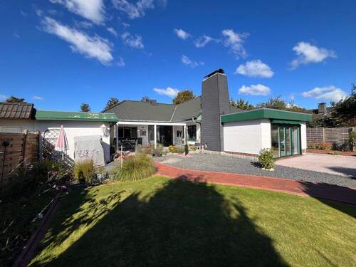 Rückwärtige Ansicht - Bungalow mit 144,00 m² in Husum zum Kaufen