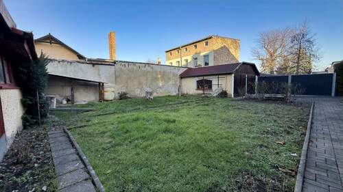 Garten - 1 Zimmer Mehrfamilienhaus, Wohnhaus in Naumburg