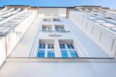 Fassade - Stilvolle und barrierearme 4-Zimmer-Altbauwohnung mit Balkon und Aufzug nahe Kurfürstendamm