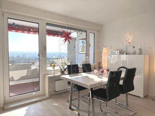 Essbereich - Einzugsbereit: 2-Zimmer mit Panoramablick über Nürnberg
