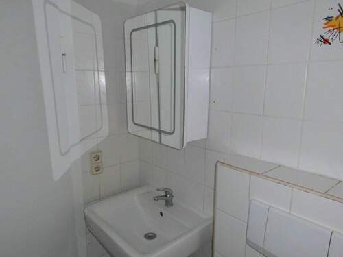 Bad 1. OG. rechts - Mehrfamilienhaus, Wohnhaus mit 418,00 m&sup2; in Stuttgart zum Kaufen