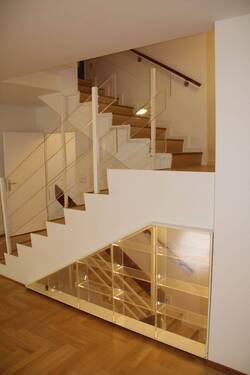 Wohnzimmer / Treppenhaus - 