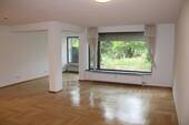 Wohnbereich zur Terrasse mit Gartenanteil - Mehrfamilienhaus, Wohnhaus mit 115,60 m² in Berlin zur Miete