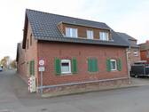 Hausansicht - 41542 Dormagen-Gohr: Hochwertiges, freistehendes Einfamilienhaus mit Hoffläche und Garagen