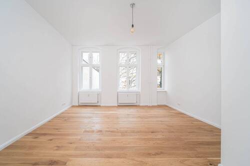 Ruhiges Zimmer zum Hof - 2 Zimmer Etagenwohnung zum Kaufen in Berlin