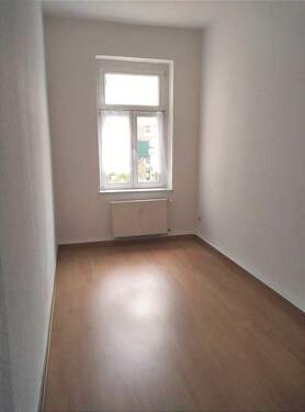 06-Schlafzimmer von Tür aus.jpeg - 2 Zimmer Etagenwohnung in Markkleeberg