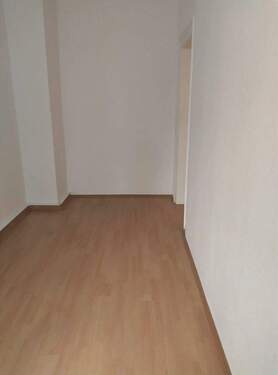 07-Schlafzimmer von Fenster aus.jpeg - Etagenwohnung mit 49,50 m&sup2; in Markkleeberg zur Miete