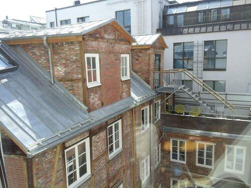 Blick in den Hof - 4 Zimmer Büro in Hamburg