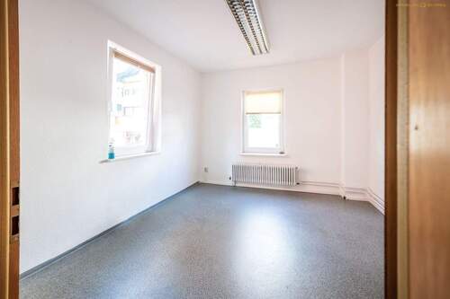 EG - Büro - aktuell - 1 Zimmer Gewerbeobjekt (Büro, Produktion, Verkauf) zum Kaufen in Mengen