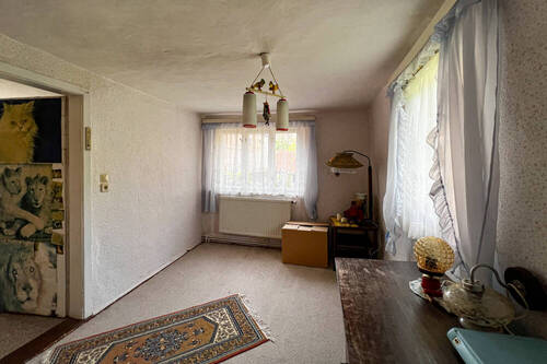 Schmales Schlafzimmer im OG - 