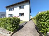 Hauseingang - 8 Zimmer Mehrfamilienhaus, Wohnhaus zum Kaufen in Kirchhain