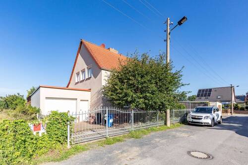 Garagenansicht - 5 Zimmer Einfamilienhaus zum Kaufen in Berlin