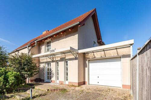 Hauseingang nebst Garage Nr. 2 - 5 Zimmer Einfamilienhaus in Berlin