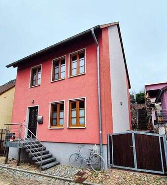 Straßenansicht - Traumhaftes Einfamilienhaus mit Blick auf Burg und Kirche