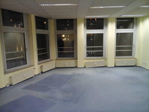 Grosser, heller Büroraum - 