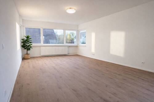 Wohnzimmer unmöbliert - Etagenwohnung mit 90,00 m&sup2; in Süßen zur Miete